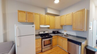 96 Hammond St, Unit 1 Apartamentos