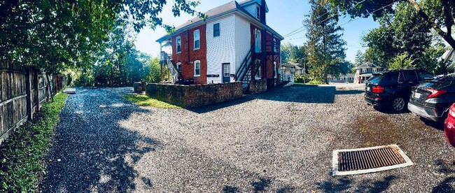 719 S Market St, Unit 101 in Elizabethtown, PA - Building Photo - Building Photo