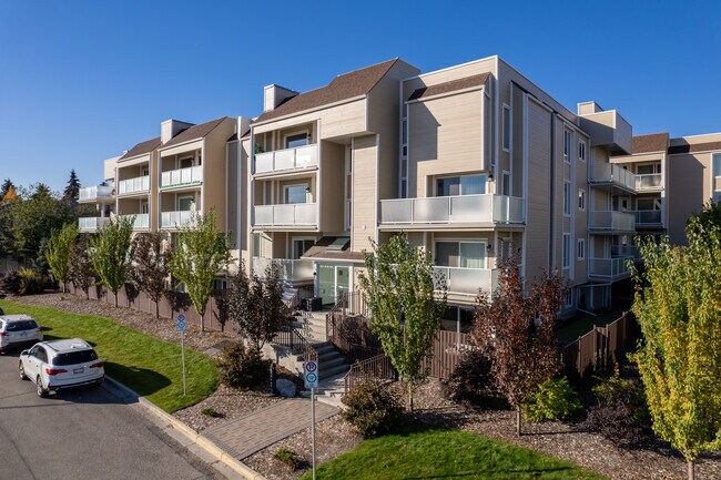 3733 42nd St NW in Calgary, AB - Building Photo - Building Photo