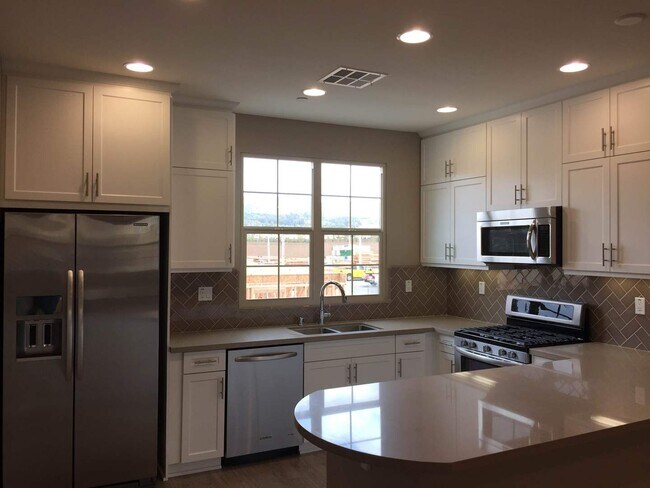 132 Capricorn in Irvine, CA - Building Photo - Building Photo