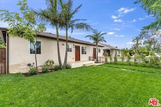 6915 Encino Ave in Los Angeles, CA - Building Photo - Building Photo