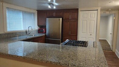 521 T St in Sacramento, CA - Building Photo - Building Photo