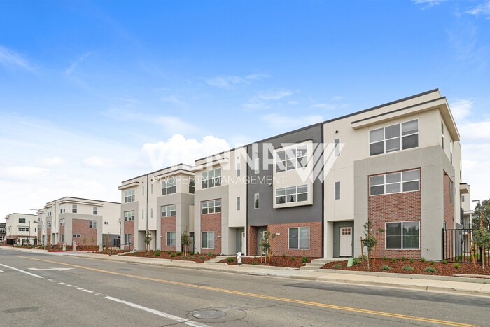 7998 Quiet Knolls Dr in Antelope, CA - Building Photo