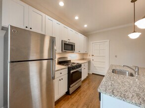 1364 E 52nd St, Unit W4 in Chicago, IL - Foto de edificio - Building Photo