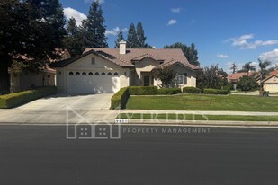 9800 Cabbage Rose Ave in Bakersfield, CA - Building Photo