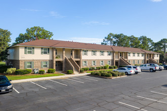 Crown Villas Apartments in Savannah, GA - Building Photo - Building Photo