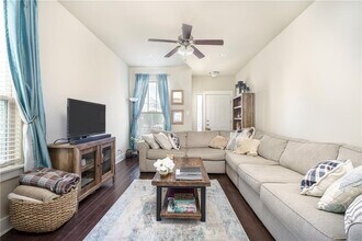 7424 Easy Wind Dr in Austin, TX - Building Photo - Building Photo