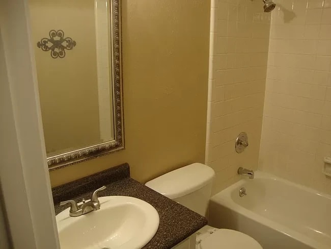 136 Byron Dr in Victoria, TX - Foto de edificio - Building Photo