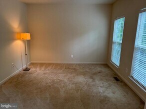 12489 Pfitzner Ct in Woodbridge, VA - Foto de edificio - Building Photo