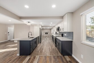 6976 Braun Ct in Arvada, CO - Foto de edificio - Building Photo