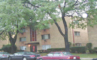 8525 S Green St Apartments