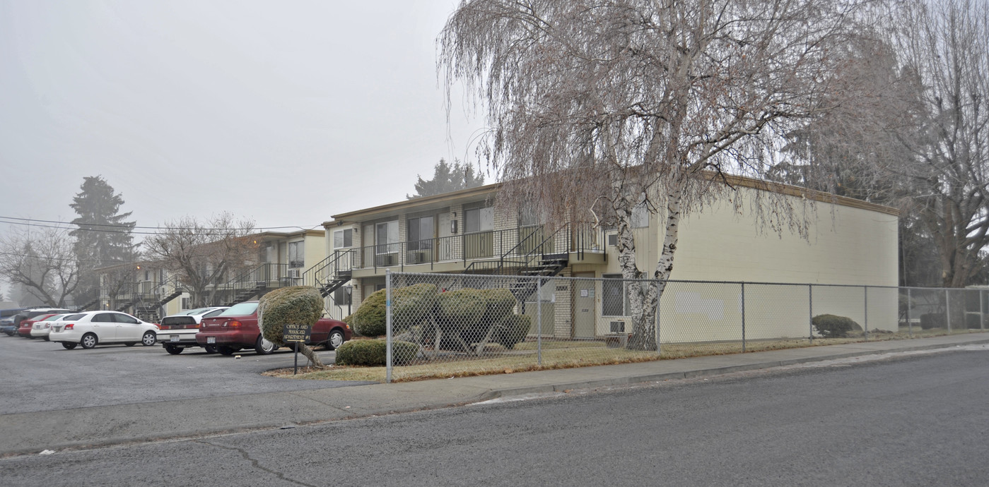 Fisher View Apartments in Yakima, WA - Building Photo