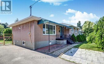 482 Nipigon St in Oshawa, ON - Building Photo