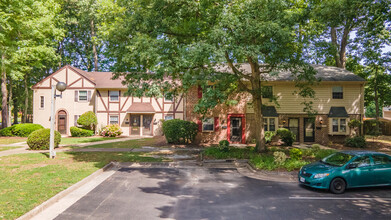 Foxcroft I in Hampton, VA - Foto de edificio - Building Photo