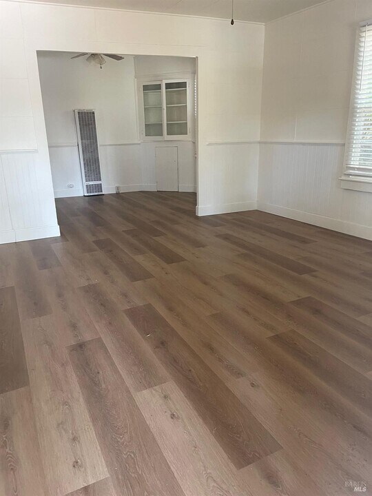 320 W 1st St in Cloverdale, CA - Building Photo