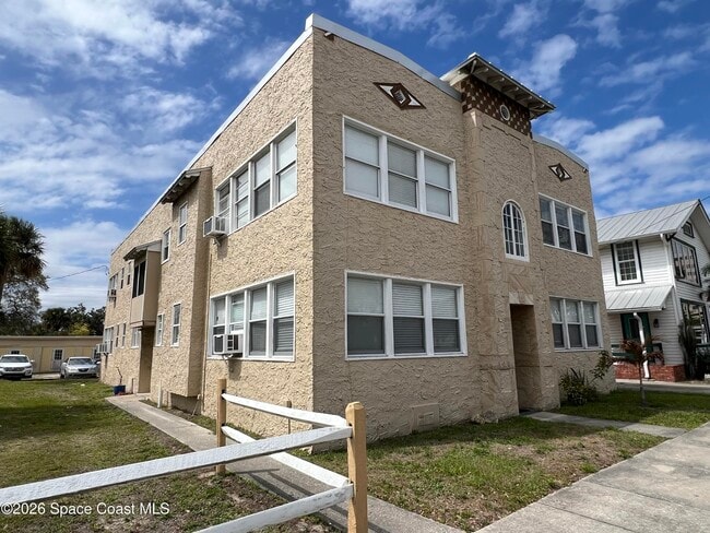 property at 2104 Waverly Pl