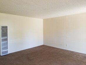 1878 Humboldt Rd in Chico, CA - Building Photo - Building Photo