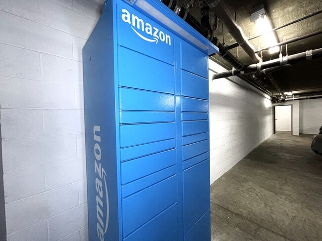 3445 Mentone Ave in Los Angeles, CA - Building Photo - Building Photo