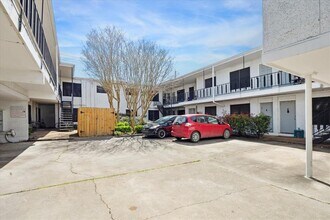 1645 W Main St in Houston, TX - Foto de edificio - Building Photo
