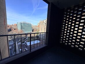 44 Washington St in Brookline, MA - Foto de edificio - Building Photo