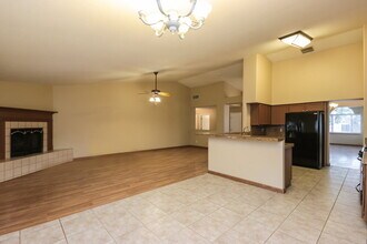 8915 N Veridian Dr in Tucson, AZ - Foto de edificio - Building Photo