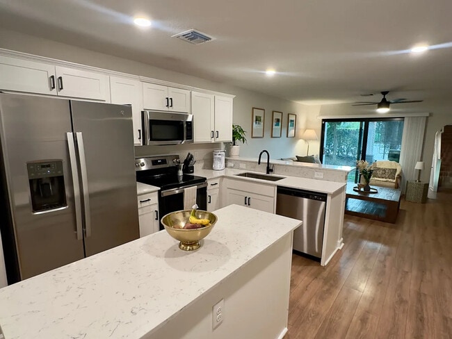 5049 Genove Pl in Riviera Beach, FL - Foto de edificio - Building Photo