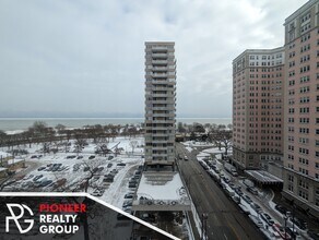 5556 N Sheridan Rd, Unit 5600-10A in Chicago, IL - Building Photo - Building Photo