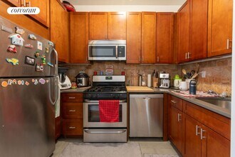 210 Calyer St in Brooklyn, NY - Building Photo - Building Photo