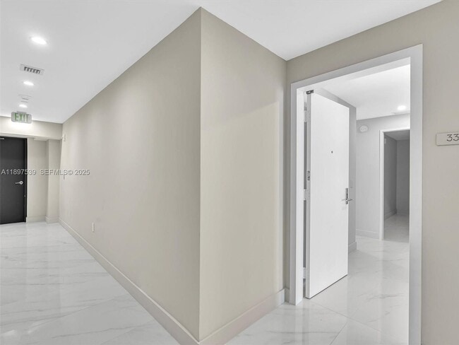 700 NE 24th St in Miami, FL - Building Photo - Building Photo