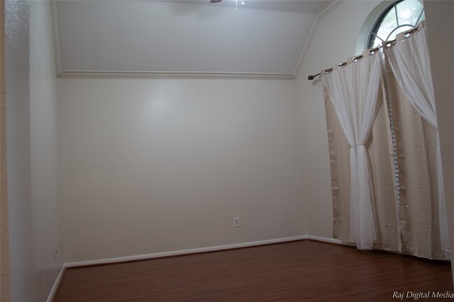 property at 4918 Pinder Ln