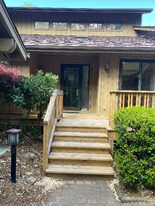 1103 Red Oak Dr in Hendersonville, NC - Building Photo