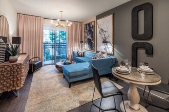 LTD West Commerce in Dallas, TX - Foto de edificio - Interior Photo