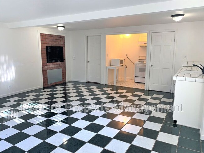 223 Deodar Ave in Oxnard, CA - Building Photo - Building Photo