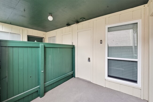 property at 1516 Bay Area Blvd