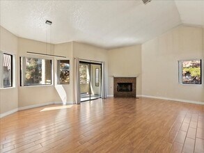 5052 S Rainbow Blvd in Las Vegas, NV - Building Photo - Building Photo