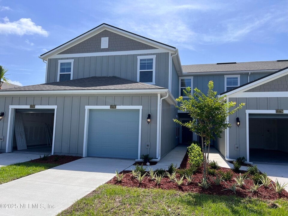 12781 Veterans Ct in Jacksonville, FL - Building Photo
