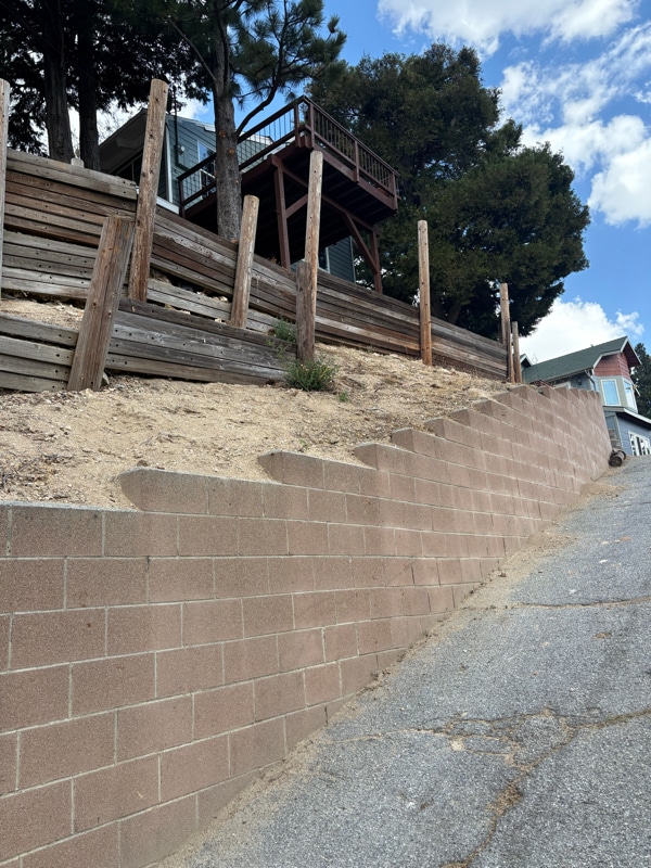 497 Delle Dr in Crestline, CA - Foto de edificio - Building Photo