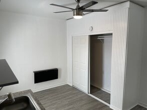 7193 17th Way N, Unit Studio in St. Petersburg, FL - Building Photo - Building Photo