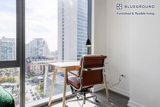 460 W Chicago Ave in Chicago, IL - Building Photo - Building Photo