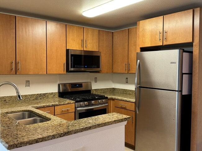 8300 Manitoba St in Los Angeles, CA - Building Photo - Building Photo