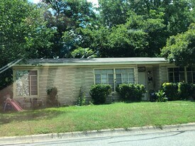 1225 Coit St in Denton, TX - Building Photo