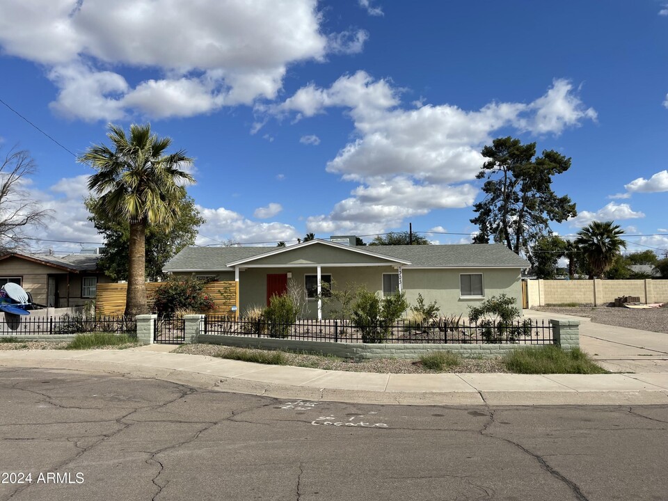 1305 N Frances St in Tempe, AZ - Foto de edificio