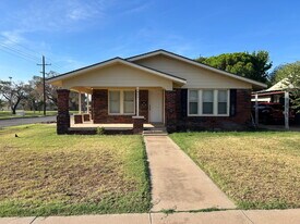 2401 21st St in Lubbock, TX - Building Photo
