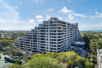 The Emerald Bay in Miami, FL - Building Photo - Building Photo