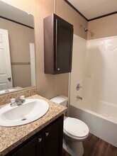 180 Parker Lake Dr in Oxford, MI - Foto de edificio - Building Photo