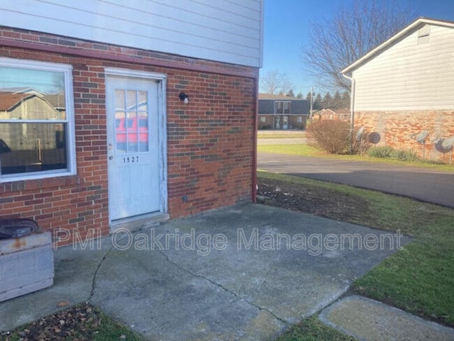 property at 1527 Spruce Ave