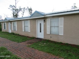 1104 W 19th Ct in Lynn Haven, FL - Building Photo
