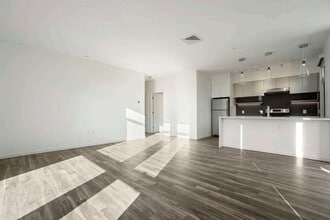 591 Beacon St, Unit 206 in Boston, MA - Building Photo - Building Photo