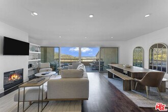 23910 De Ville Way in Malibu, CA - Building Photo - Building Photo
