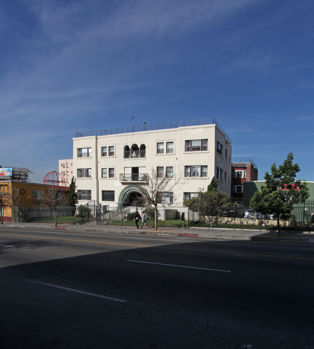 Navarro Apartments in Los Angeles, CA - Building Photo